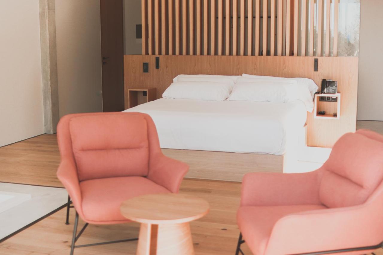 Atmos Hotel Boutique Outes المظهر الخارجي الصورة