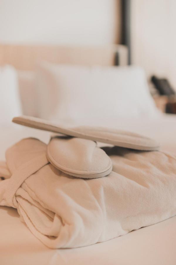 Atmos Hotel Boutique Outes المظهر الخارجي الصورة