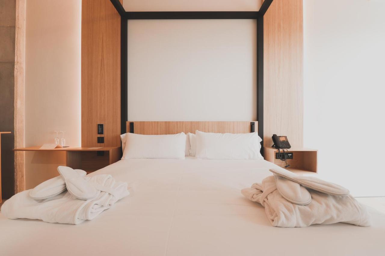 Atmos Hotel Boutique Outes المظهر الخارجي الصورة