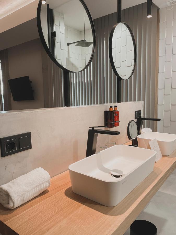 Atmos Hotel Boutique Outes المظهر الخارجي الصورة